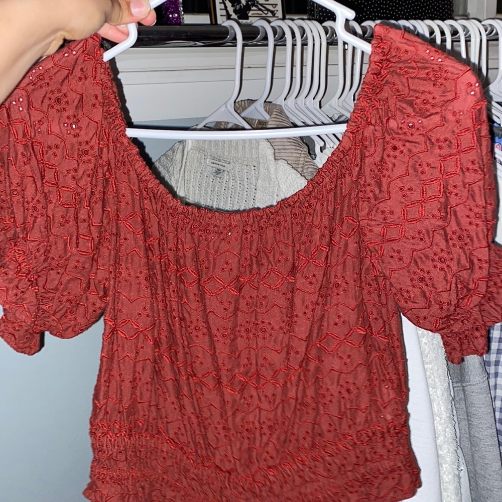 American Eagle Red off the shoulder optional shirt (size medium)